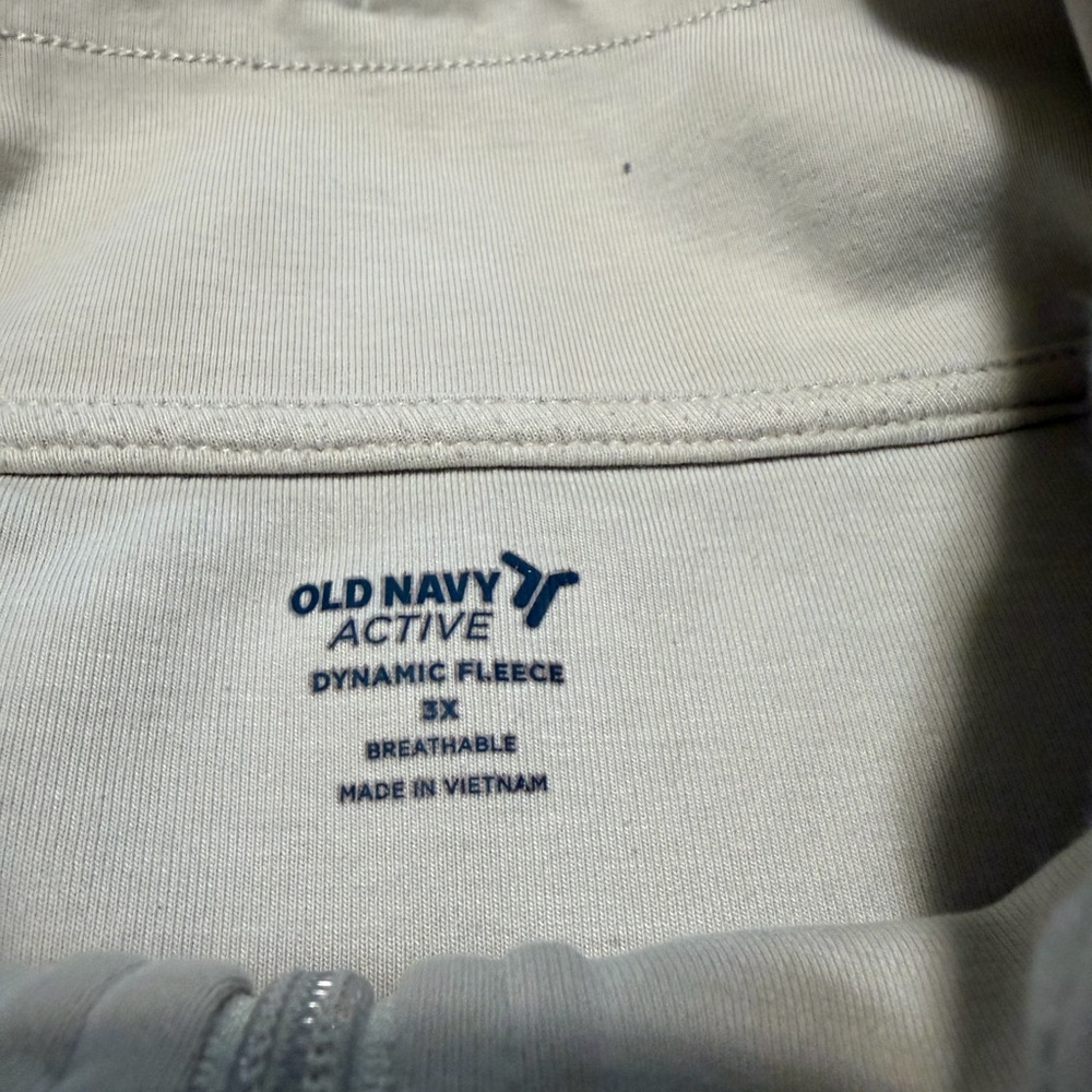 Old Navy dynamic fleece Quarter-Zip Pullover - Picture 3 of 3